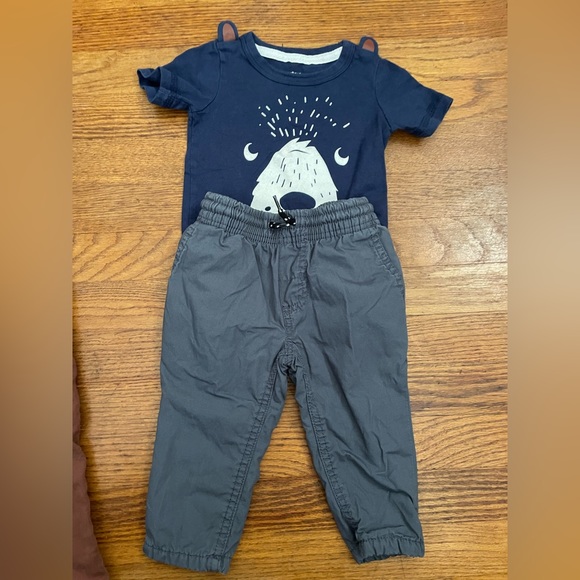 Lot of 4 item Carters 12m - Picture 2 of 13